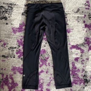 LULUlemon crops- good as new! Size 4